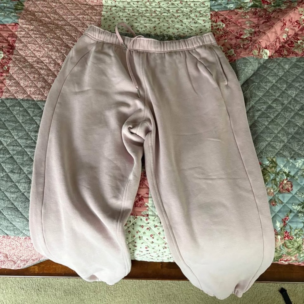 Lululemon pink sweatpants size 6 or 10 oversized